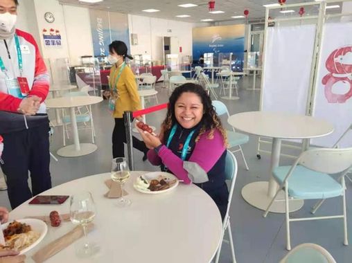 外國(guó)賓客點(diǎn)贊冬殘奧會(huì)中國(guó)美食 直呼：像家一樣溫暖