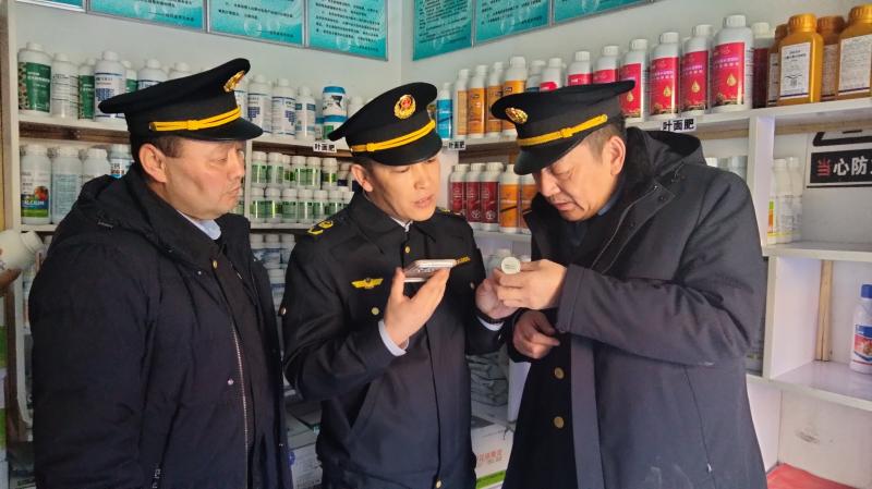 護航春耕：裕民縣市場監(jiān)督管理局開展農(nóng)資市場“保質量、護春耕”聯(lián)合專項檢查_ _0fa754bd13a24141918d3ffed2f32eed.jpg