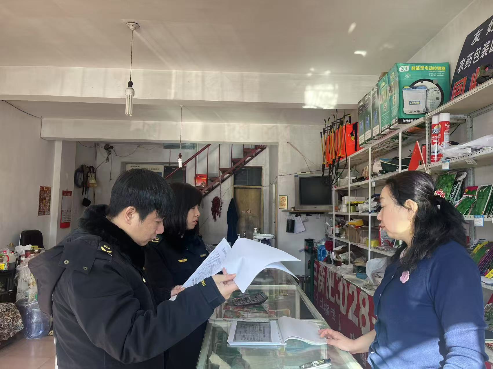 伊春市市場監(jiān)管局友好分局：農(nóng)資打假在行動 護航春耕守糧安_21b0b14d14603ecdc2dbd5da9da3eb4.jpg_0e71e8bc37394961a6ae1849c8c3479b.jpg