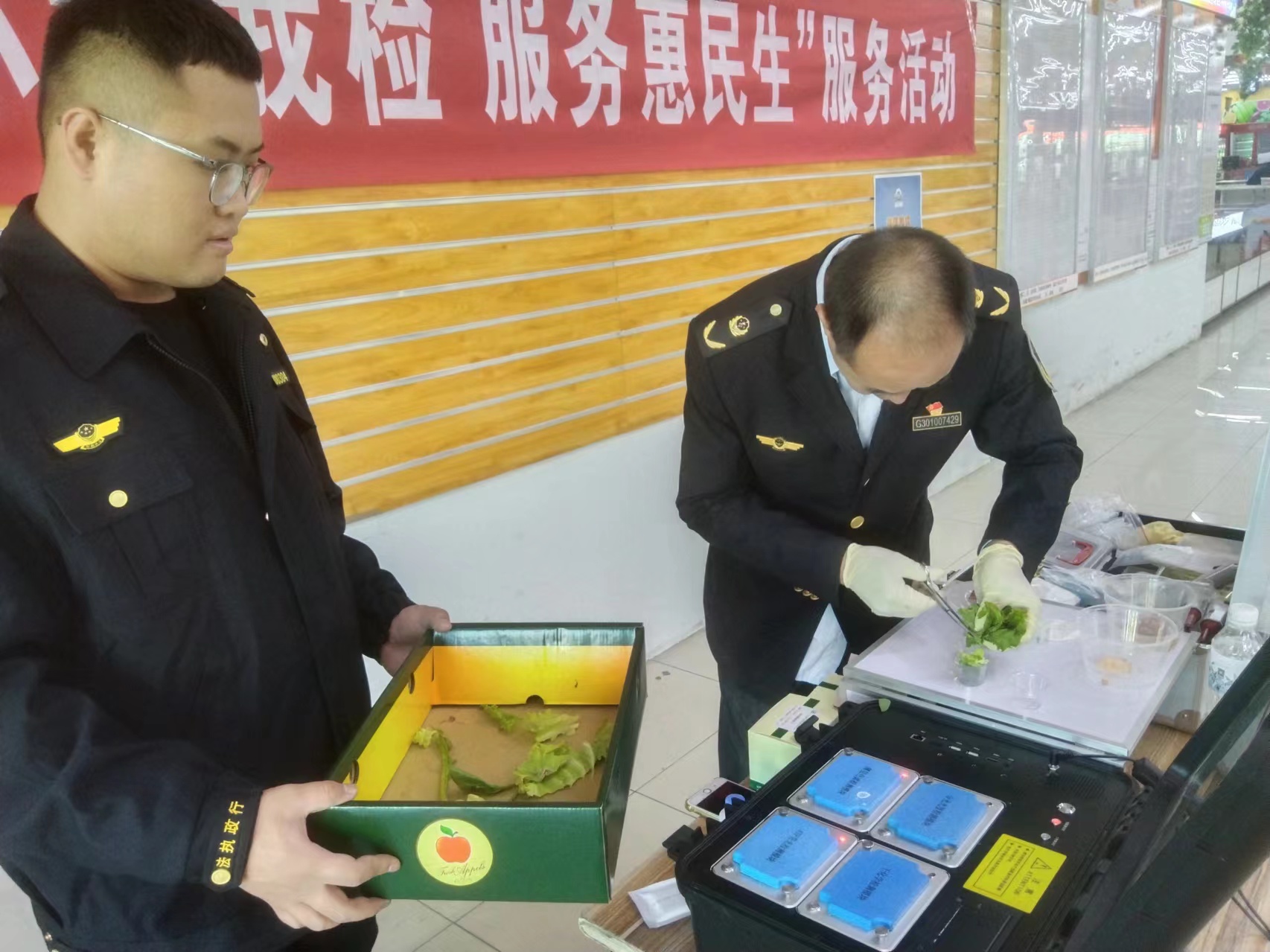 河北蔚縣市場監(jiān)管局開展食品安全“你點我檢”“你送我檢”服務慧民生活動_微信圖片_20250325160012.jpg_176b9d23360343ceb879fd9d67a9d935.jpg